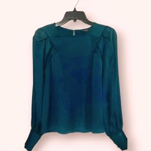 NWOT, Never used, elegant Express blouse in XS, emerald green